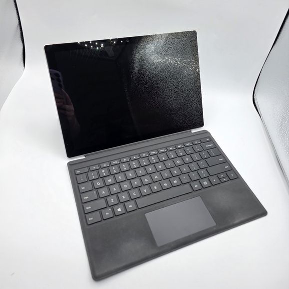 Microsoft Surface Pro 4 12.3" Tablet (Intel Core i5, 4GB RAM, 128GB SSD, Silver) - Picture 4 of 16